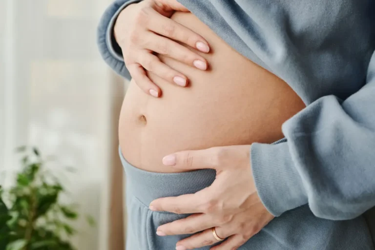 Pros and Cons of Surrogacy: A Detailed Guide for Intended Parents and Surrogates